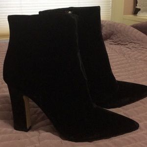 Marc Fisher velvet booties size 8